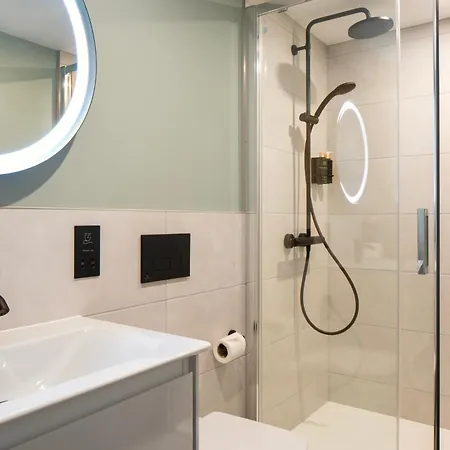 Aparthotel Birmingham Апарт-готель 4*